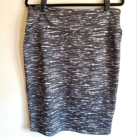 LuLaRoe Dresses & Skirts - Lularoe Cassie skirt